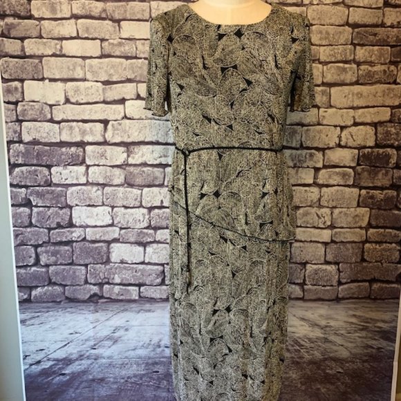 Connected Apparel Black & Ivory Short Sleeve Dress - Picture 2 of 13